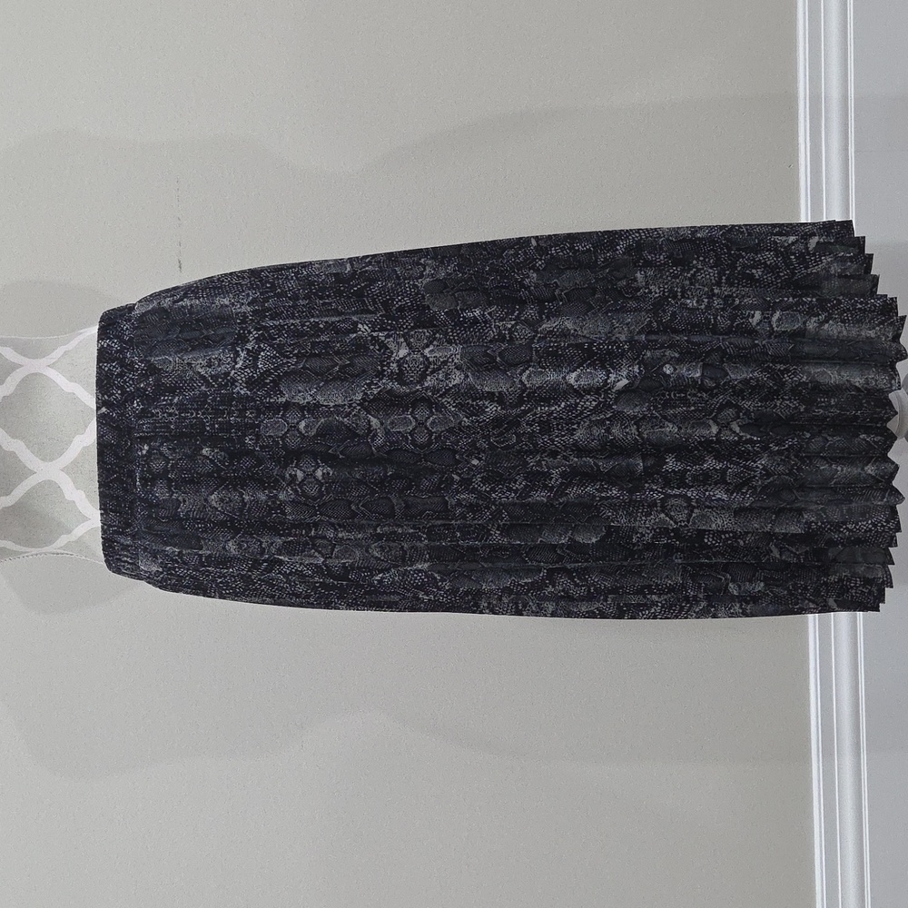 RW&CO Black Patterned Midi Skirt